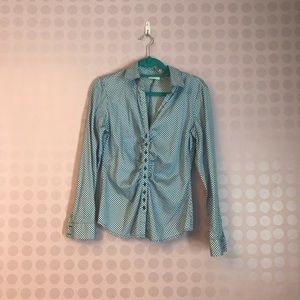 Ladies Long-sleeve Dressy Button-down.